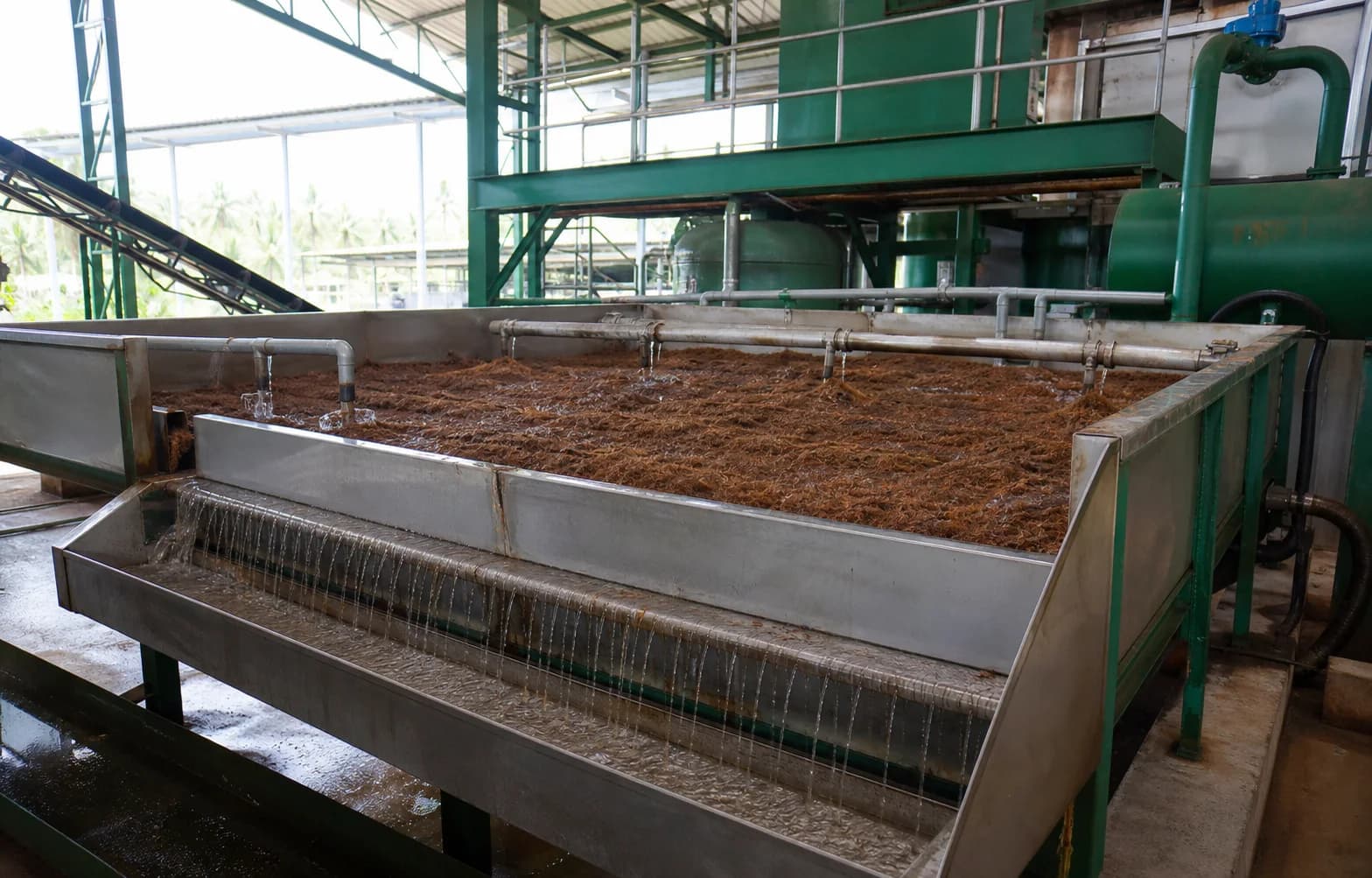 Industrial coir pith wash bunker with controlled water flow and drainage